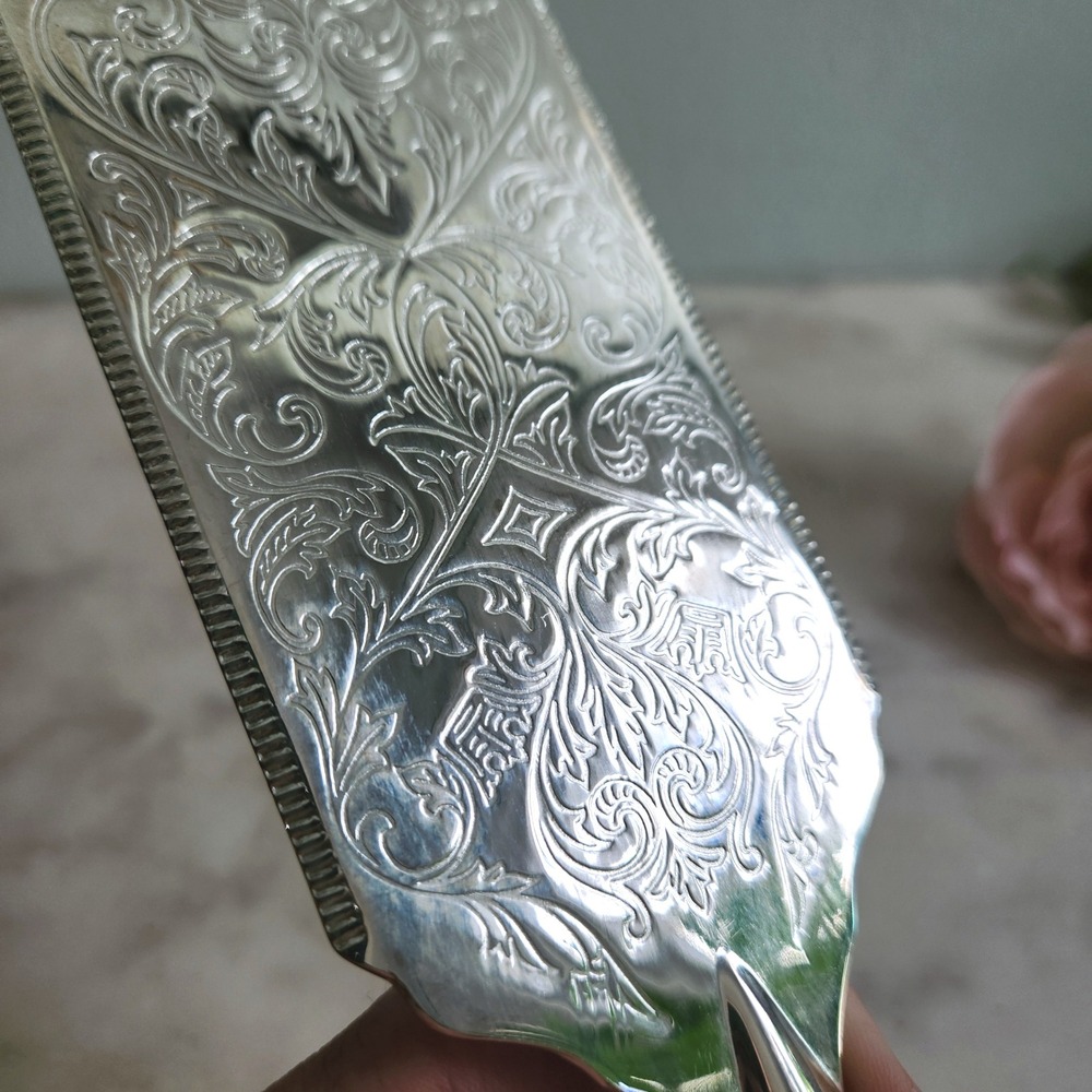Vintage Silver Plated Serving Cake Server Ornate Floral Pattern Spatula Dessert - Picture 3 of 5